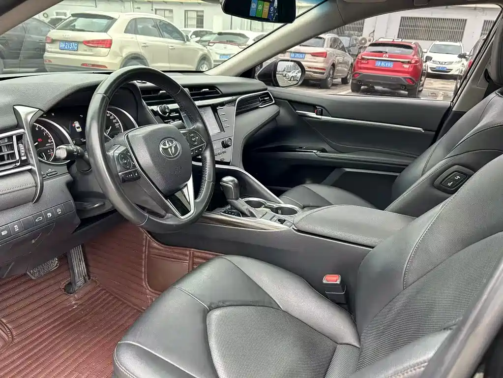 Toyota Camry 2018 — фото 13