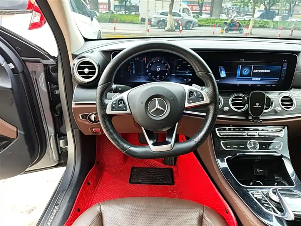 Mercedes-Benz E-Class 2016 — фото 11