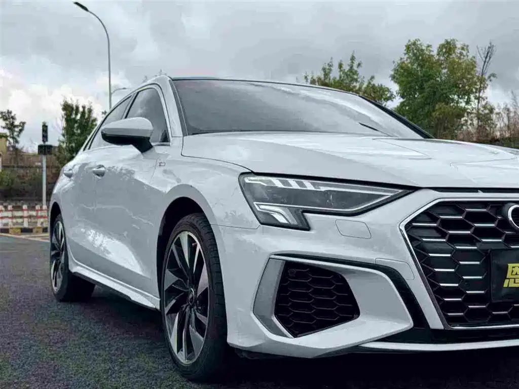 Audi A3 2023 — фото 13