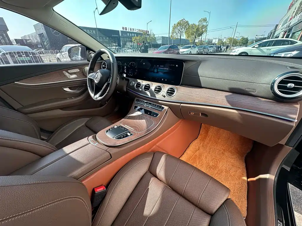 Mercedes-Benz E-Class 2023 — фото 21