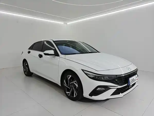 Hyundai Elantra 2024