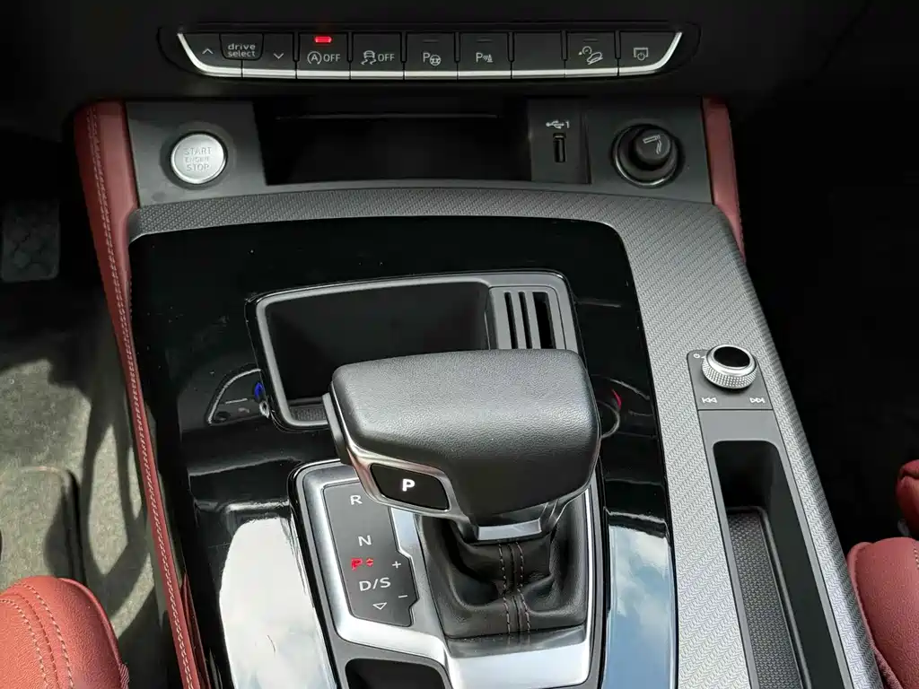 Audi Q5L 2022 — фото 15