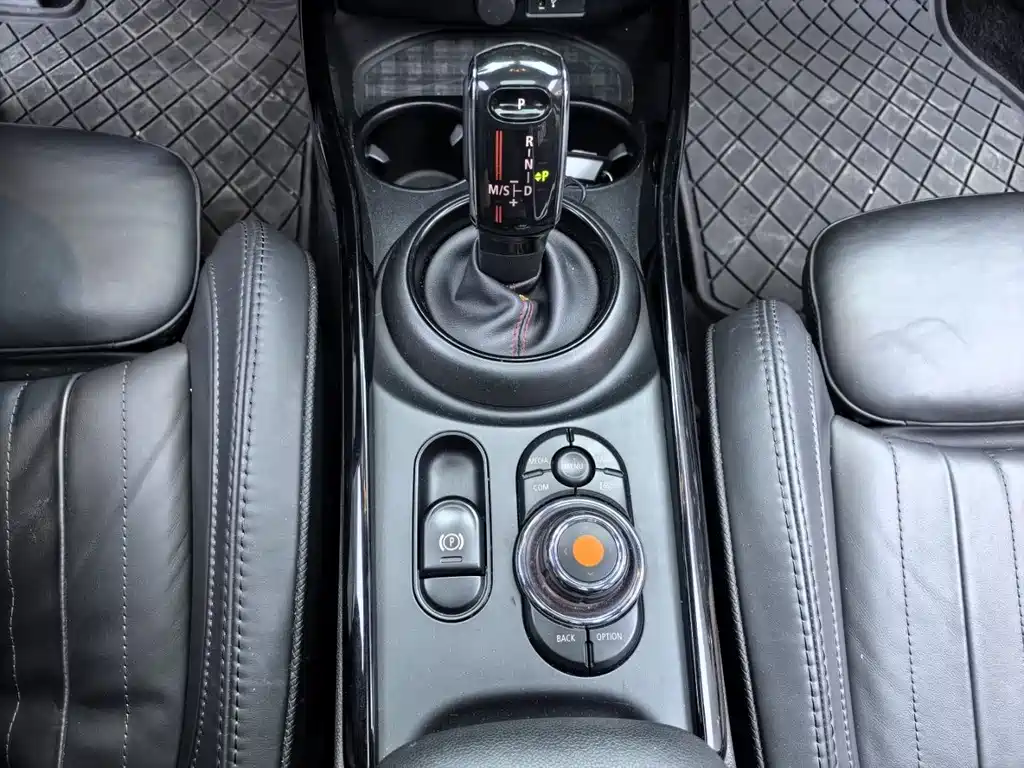 MINI Clubman 2021 — фото 12