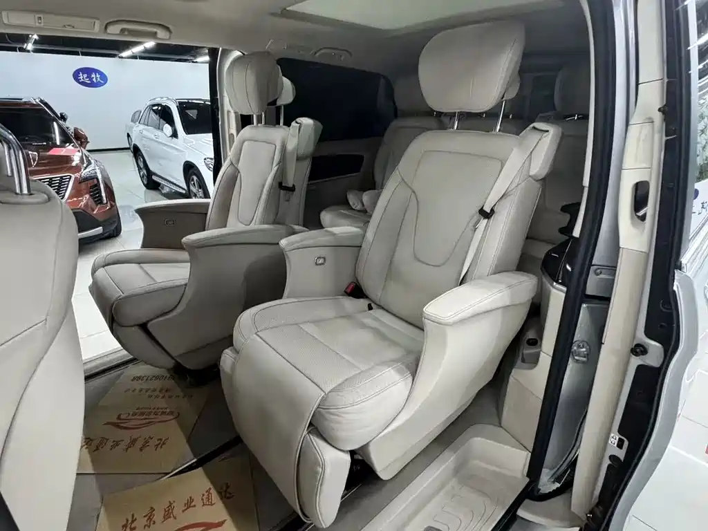 Mercedes-Benz V-Class 2016 — фото 11