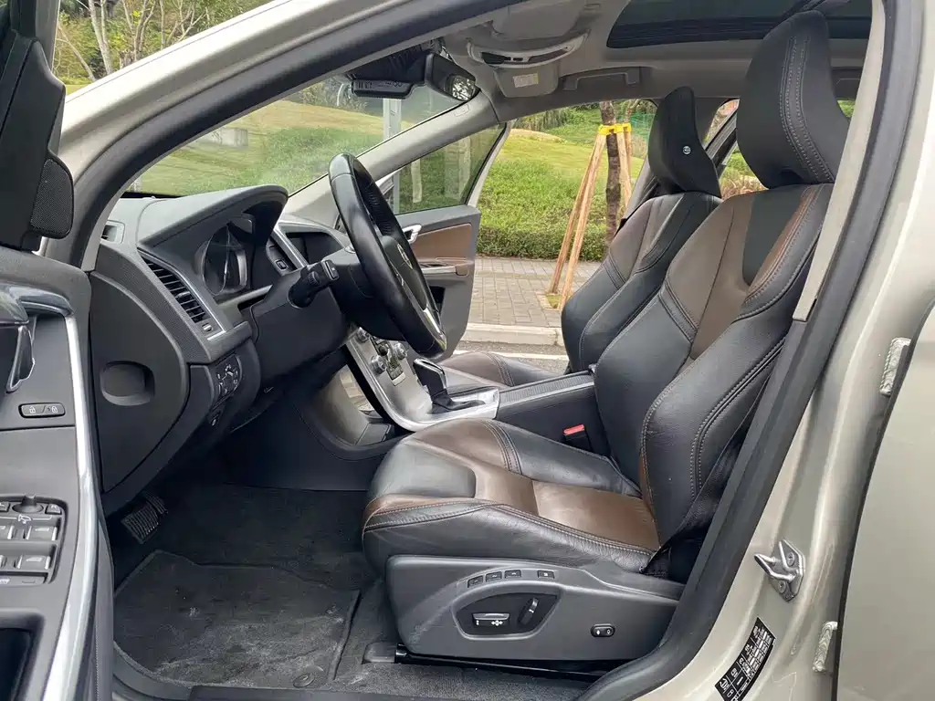 Volvo XC60 2017 — фото 10