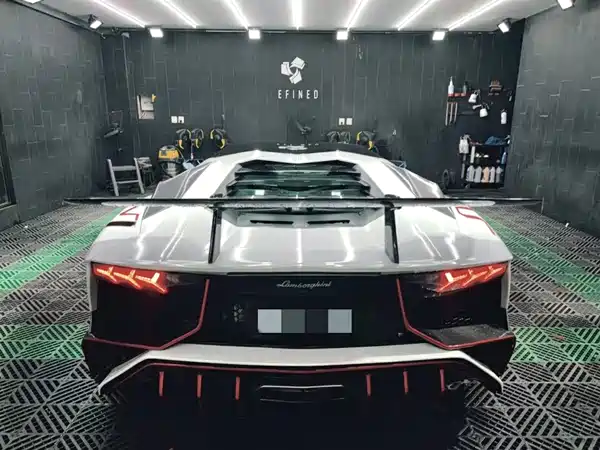 Lamborghini Aventador 2011