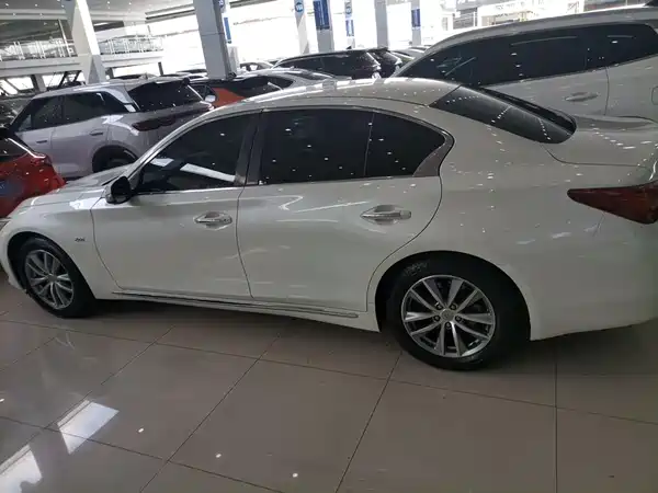 Infiniti Q50L 2015