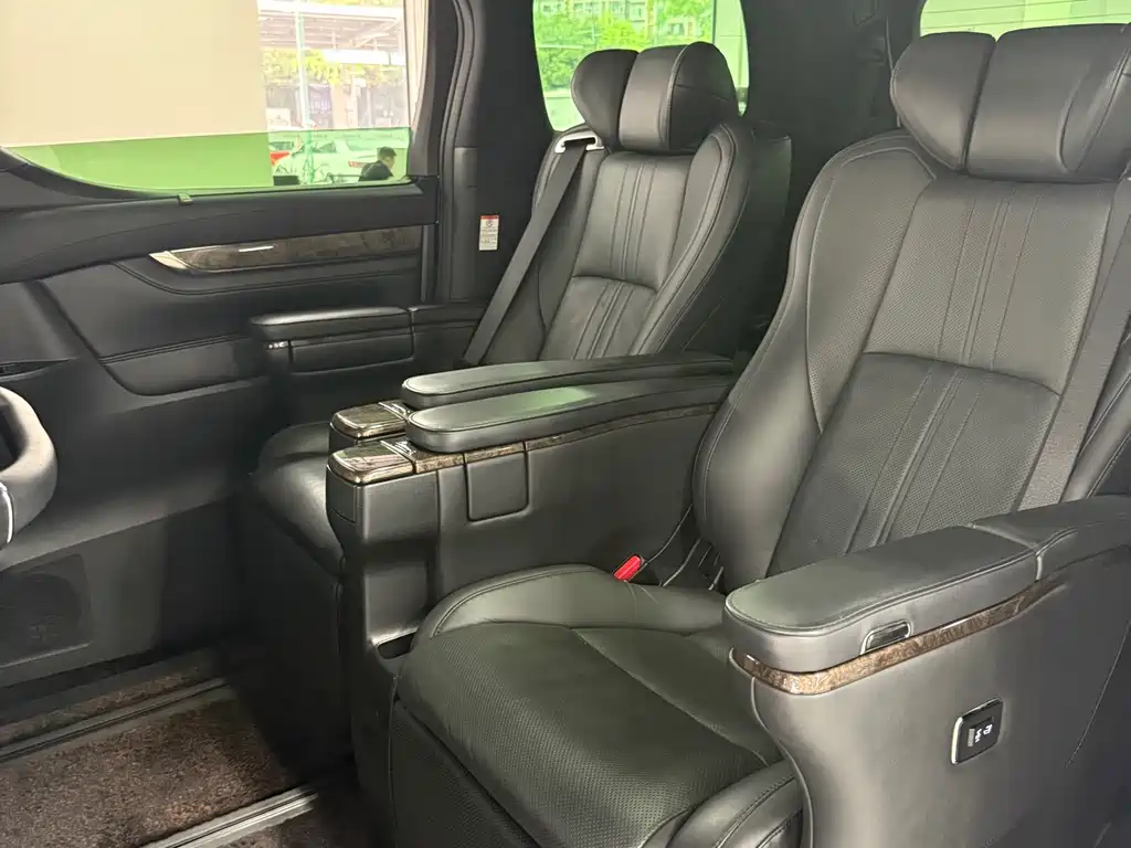 Toyota Alphard 2022 — фото 3