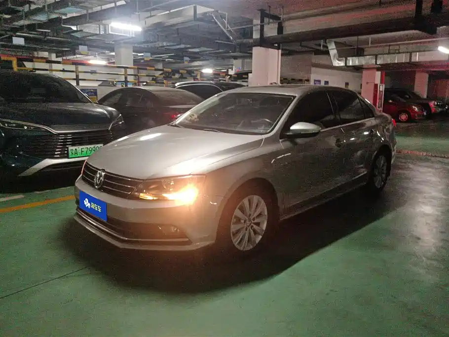 Volkswagen Sagitar 2015