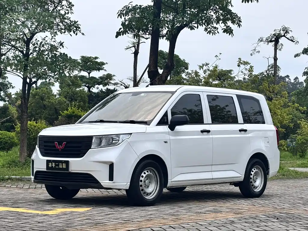 Wuling Hongguang PLUS 2022
