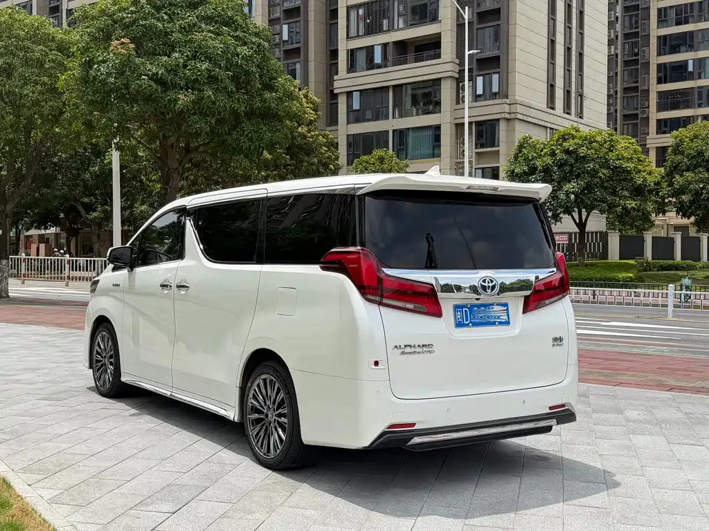 Toyota Alphard 2021 — фото 10
