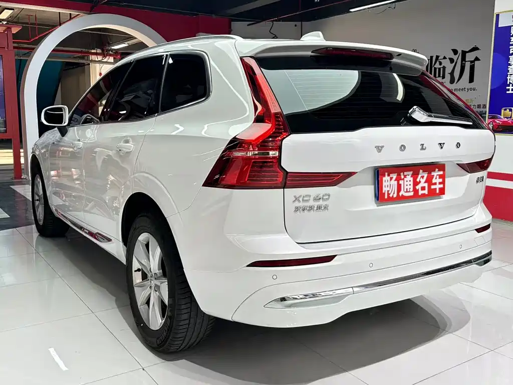 Volvo XC60 2022 — фото 8