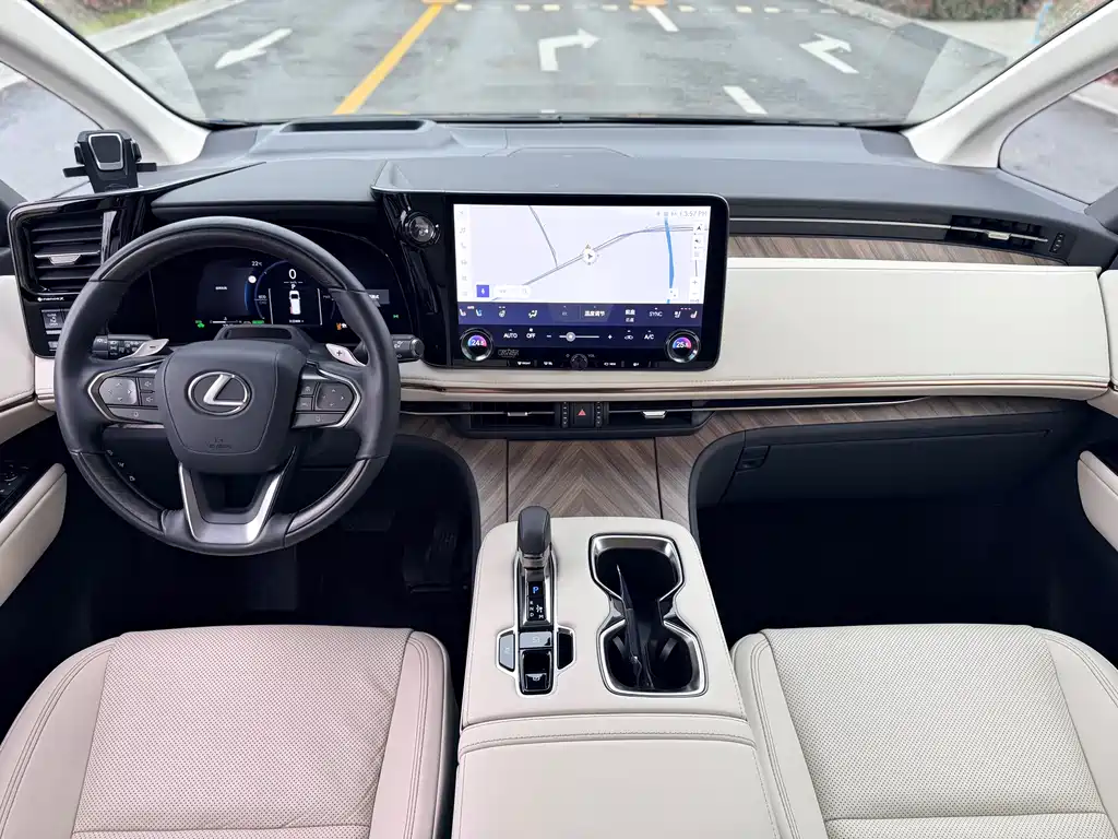 Lexus LM 2024 — фото 12