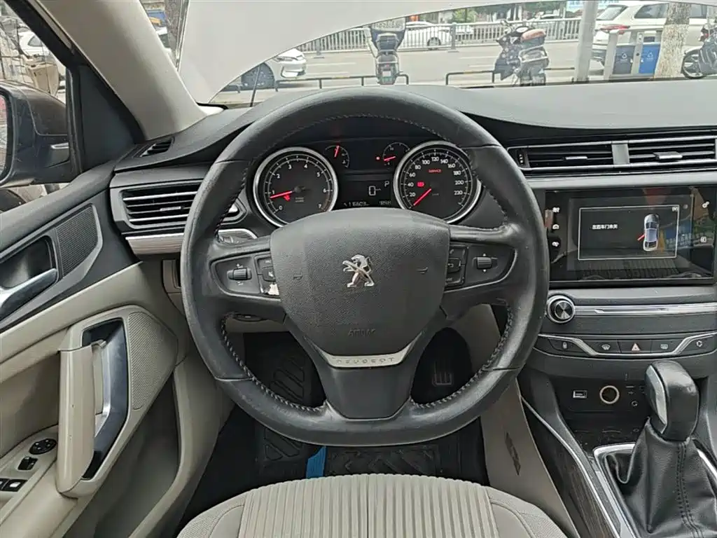 Peugeot 408 2015 — фото 11
