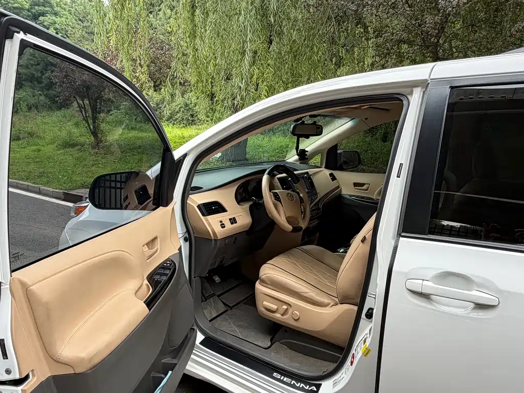 Toyota Sienna 2015