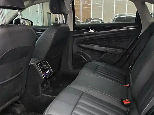 Volkswagen Passat Plug-In Hybrid 2026