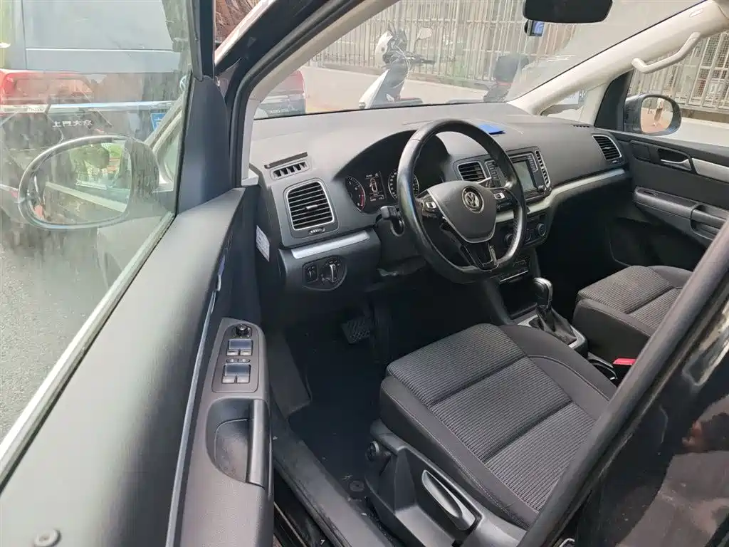 Volkswagen Sharan 2017 — фото 14