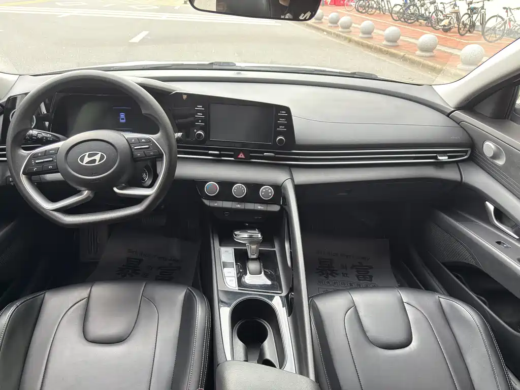 Hyundai Elantra 2024