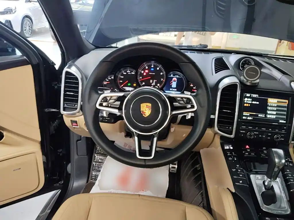 Porsche Cayenne 2015 — фото 11