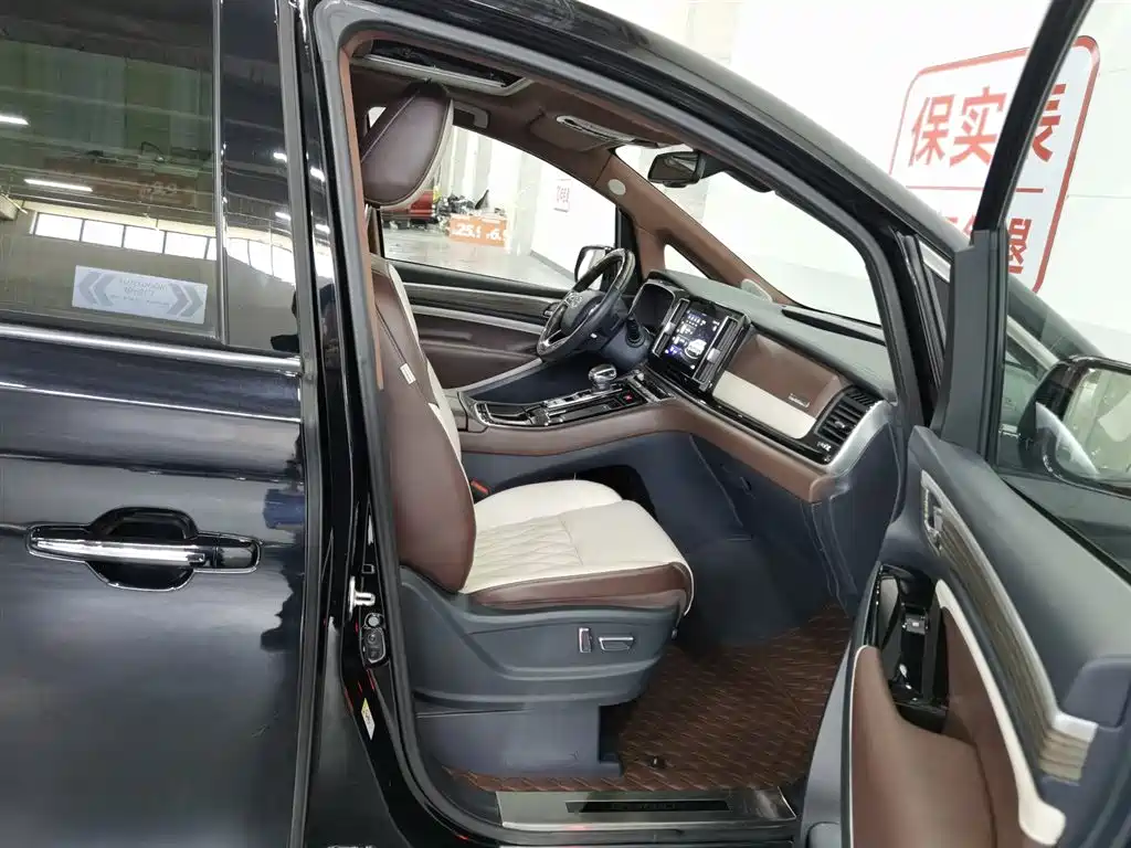 GAC Motor Trumpchi M8 2022 — фото 23