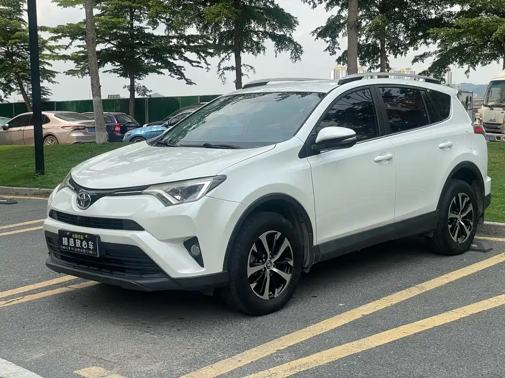 Toyota RAV4 2017 — фото 1