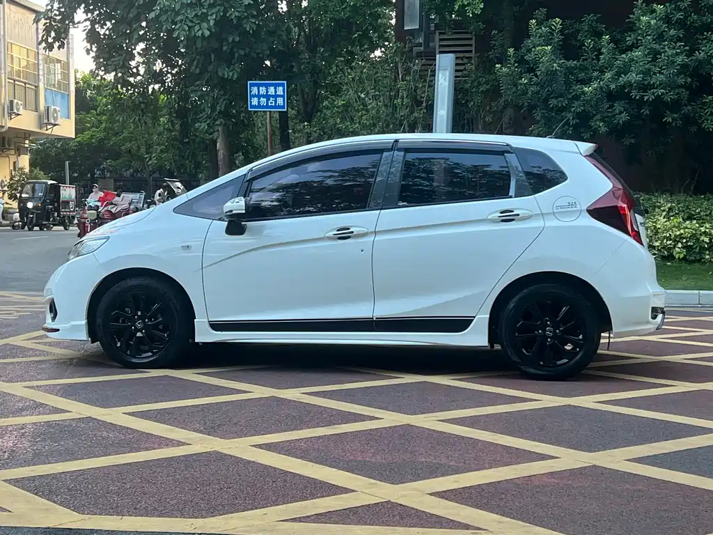 Honda Fit 2018 — фото 8