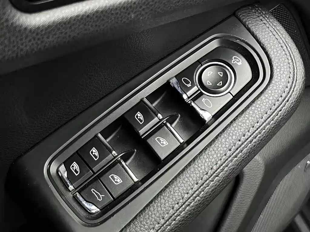 Porsche Macan 2014 — фото 11