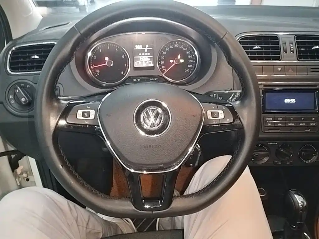 Volkswagen Polo 2018 — фото 11