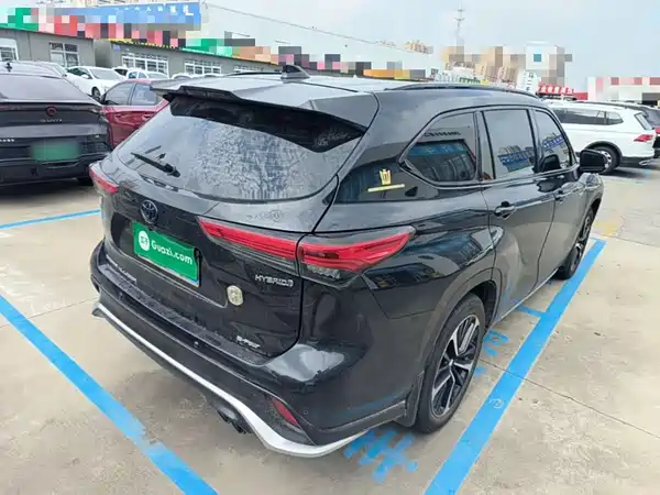 Toyota Crown Kluger 2022