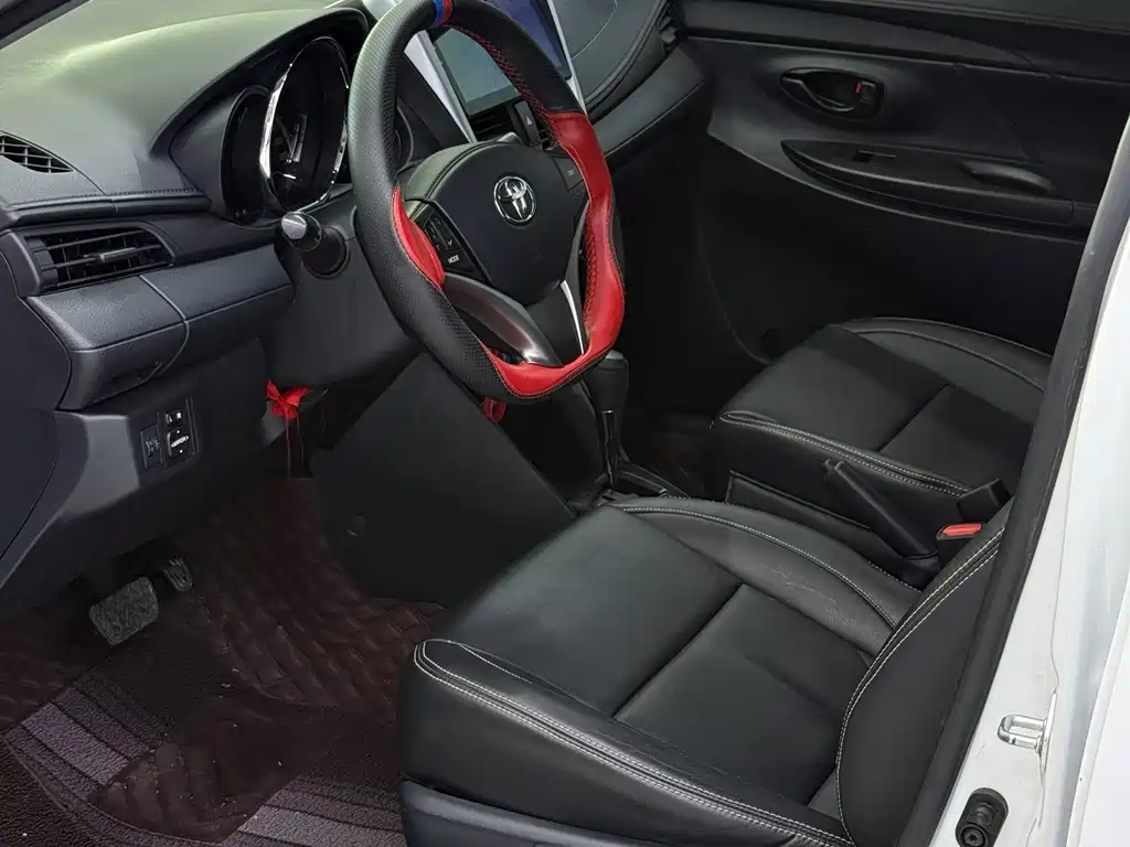 Toyota Yaris L 2022