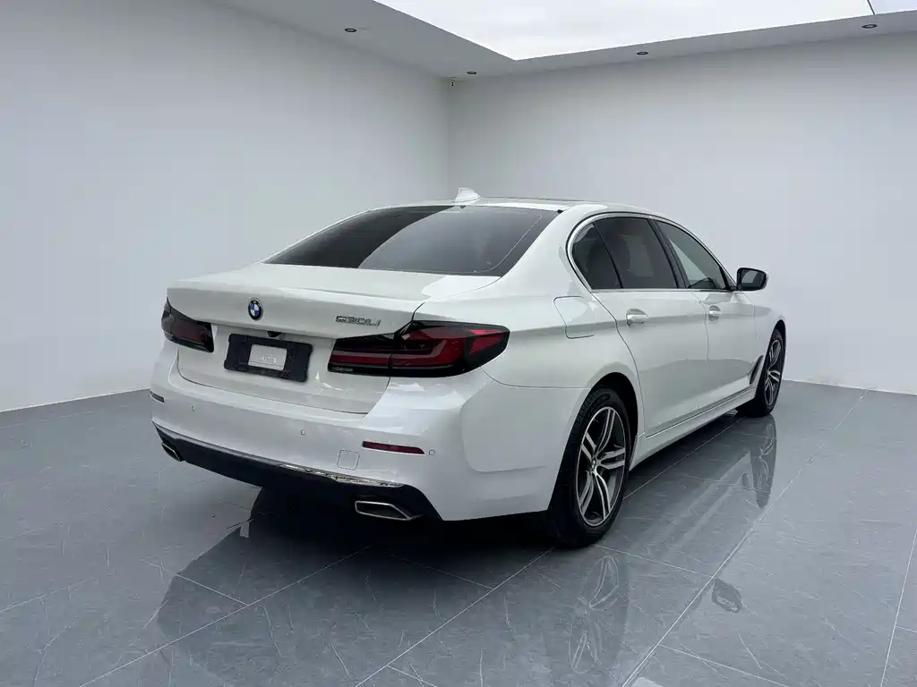 BMW 5 Series 2021 — фото 11