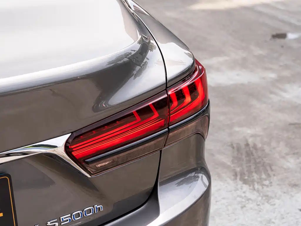 Lexus LS 2021