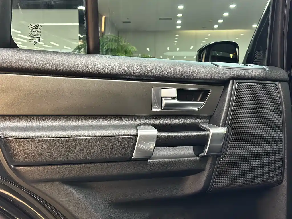 Land Rover Discovery 2019 — фото 9