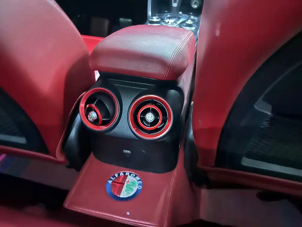 Alfa Romeo Giulia Juliet 2021 — фото 8