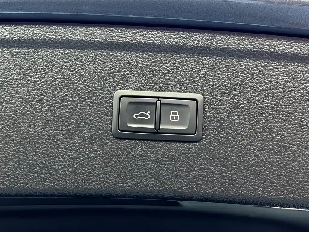 Audi Q5L 2021 — фото 24