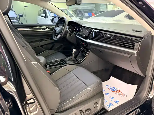 Volkswagen Passat 2023
