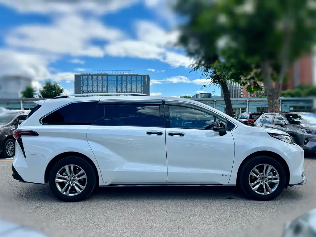 Toyota Sienna 2025