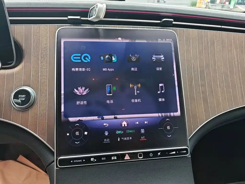 Mercedes-Benz EQE SUV 2023 — фото 13