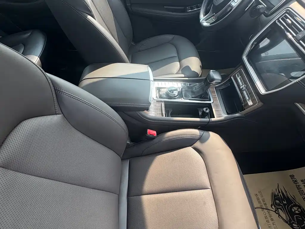 Roewe RX8 2020