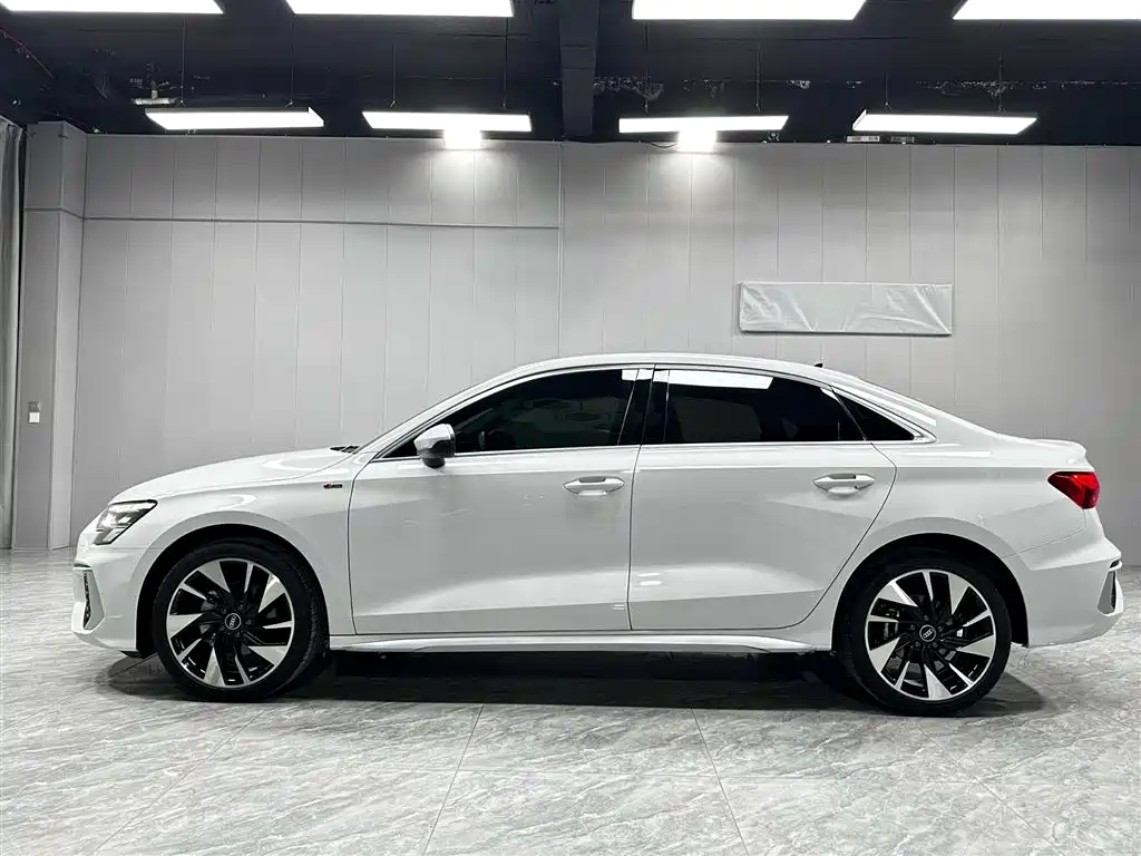 Audi A3 2023 — фото 9