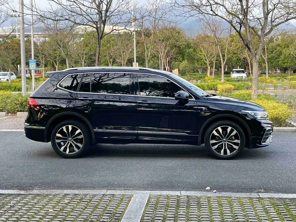 Volkswagen Tiguan L 2022 — фото 11