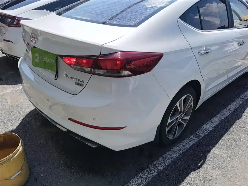 Hyundai Elantra 2018 — фото 8