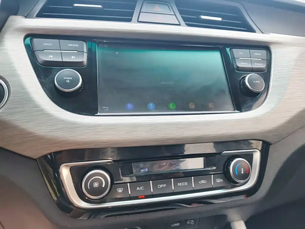 Geely Vision X3 2019 — фото 13