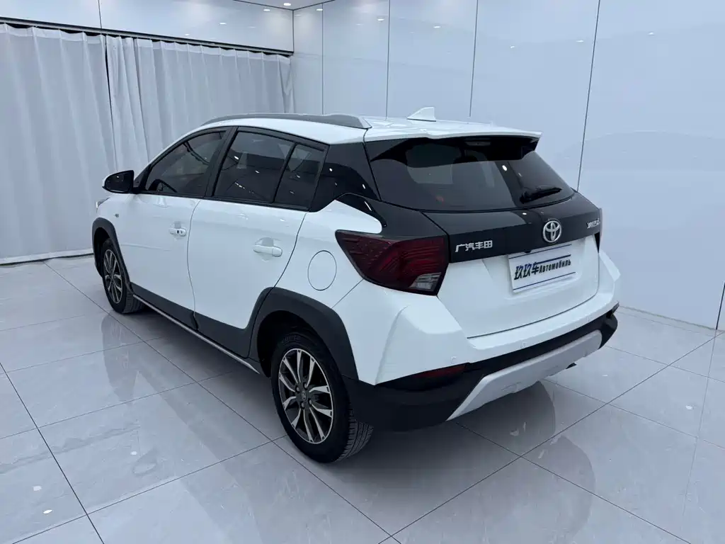 Toyota Yaris L 2022 — фото 6