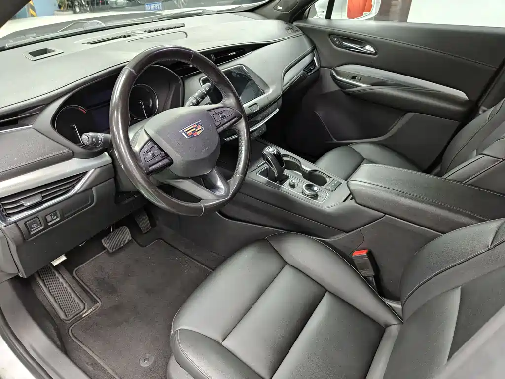 Cadillac XT4 2019 — фото 14