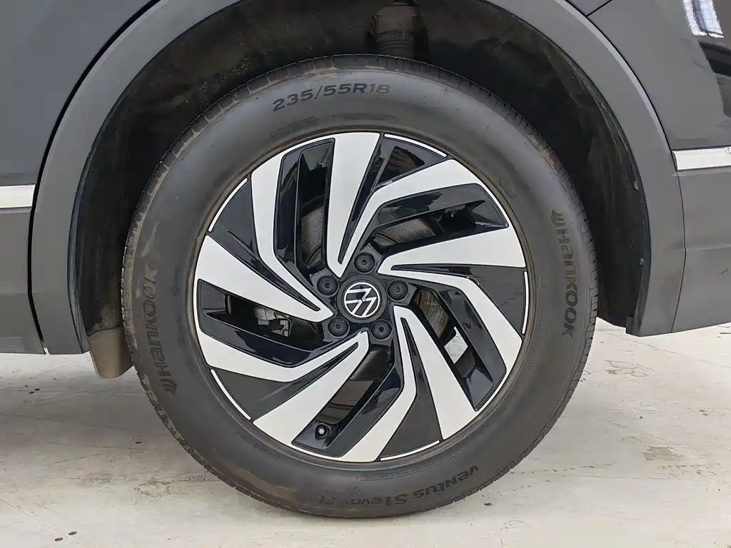 Volkswagen Tiguan L 2023 — фото 16