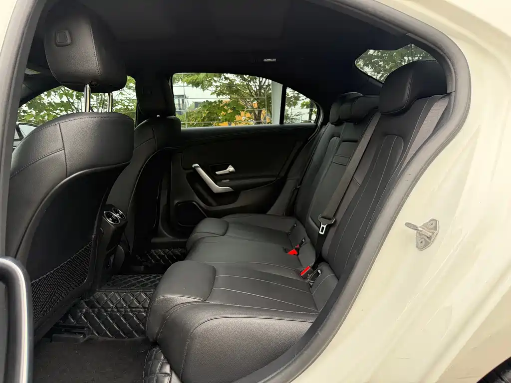 Mercedes-Benz A-Class 2022 — фото 10