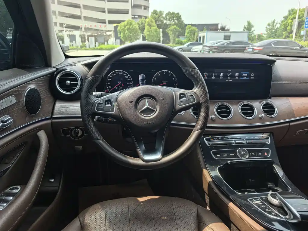 Mercedes-Benz E-Class 2017 — фото 8