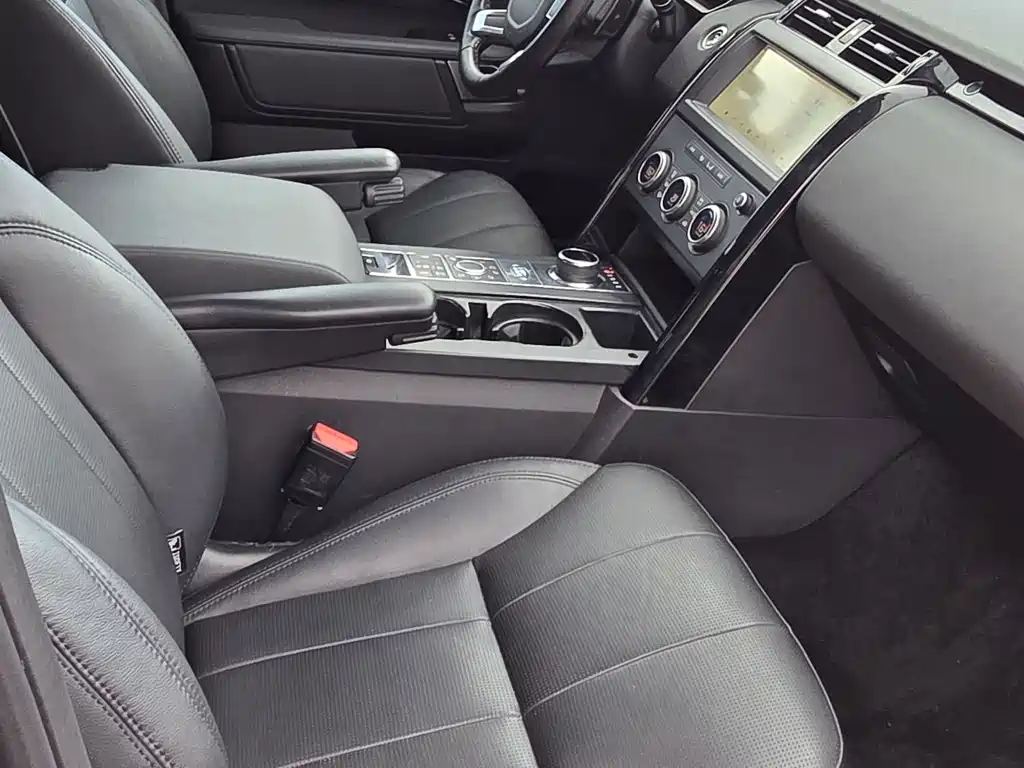 Land Rover Discovery 2018 — фото 13