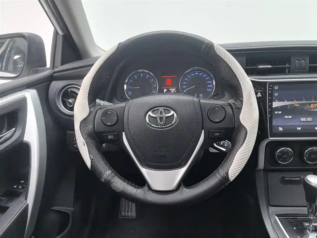 Toyota Corolla 2017 — фото 11